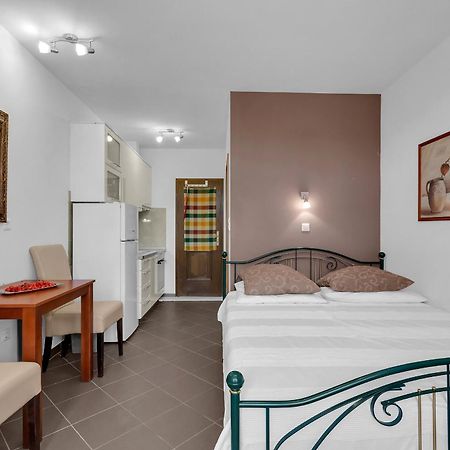Apartments And Rooms With Parking Space Duce, Omis - 10303 Duće Quarto foto