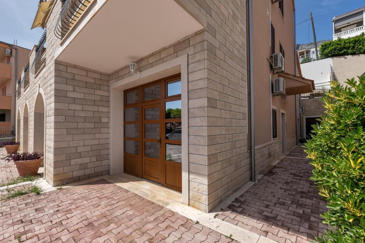 Apartments And Rooms With Parking Space Duce, Omis - 10303 Duće Exterior foto