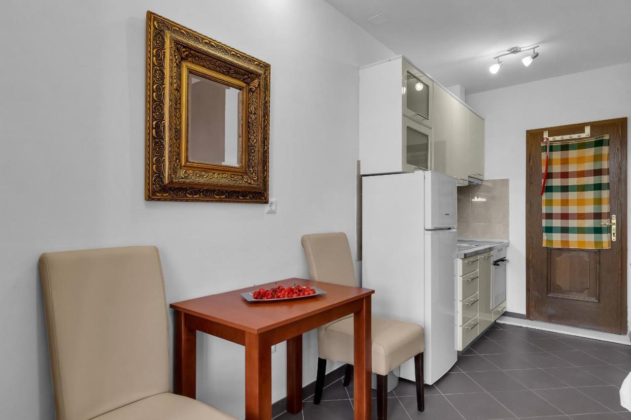 Apartments And Rooms With Parking Space Duce, Omis - 10303 Duće Exterior foto