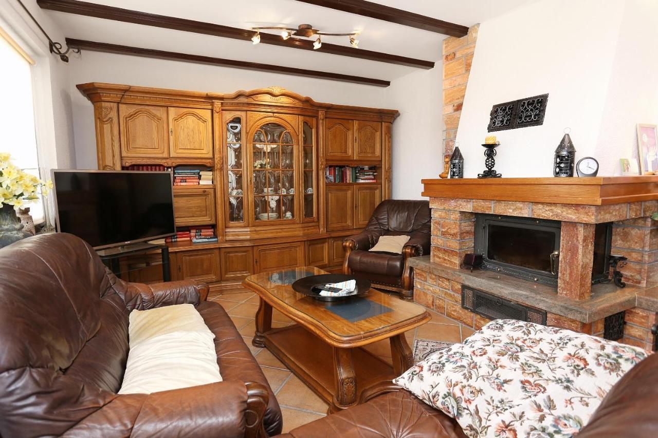 Apartments And Rooms With Parking Space Duce, Omis - 10303 Duće Exterior foto
