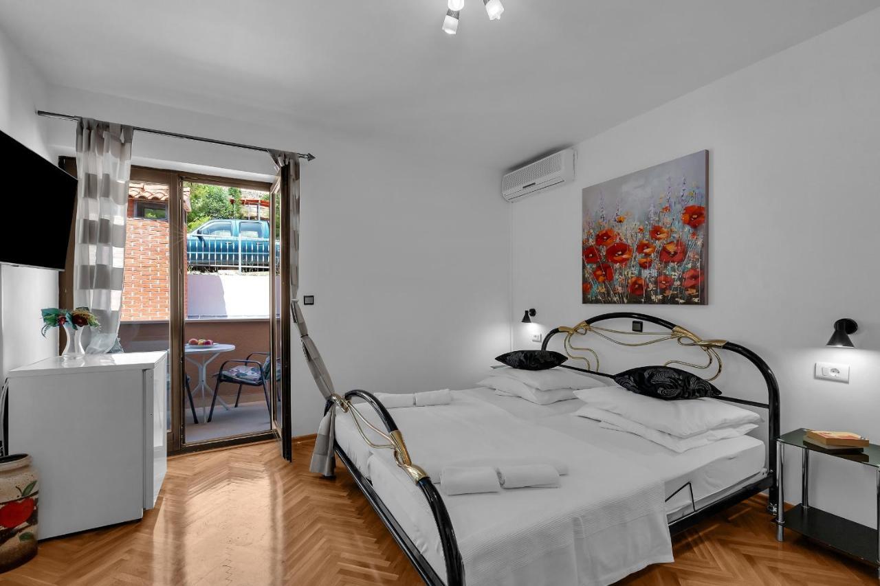 Apartments And Rooms With Parking Space Duce, Omis - 10303 Duće Exterior foto