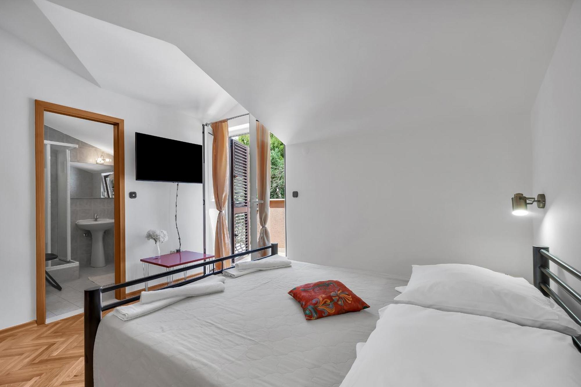 Apartments And Rooms With Parking Space Duce, Omis - 10303 Duće Quarto foto