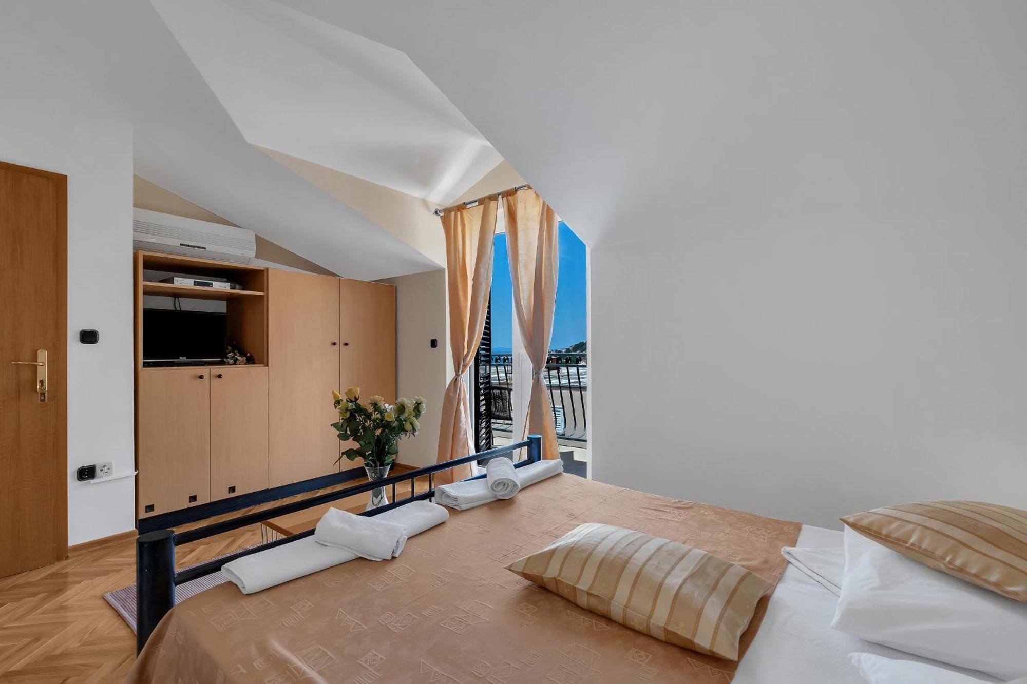 Apartments And Rooms With Parking Space Duce, Omis - 10303 Duće Quarto foto